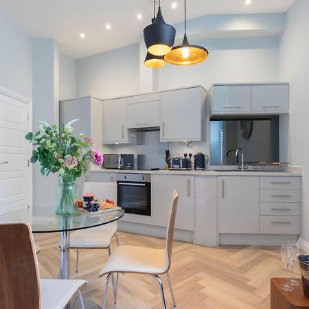 Elliot Oliver - Stylish 2 Bedroom Town Centre Apartment Cheltenham Exterior photo
