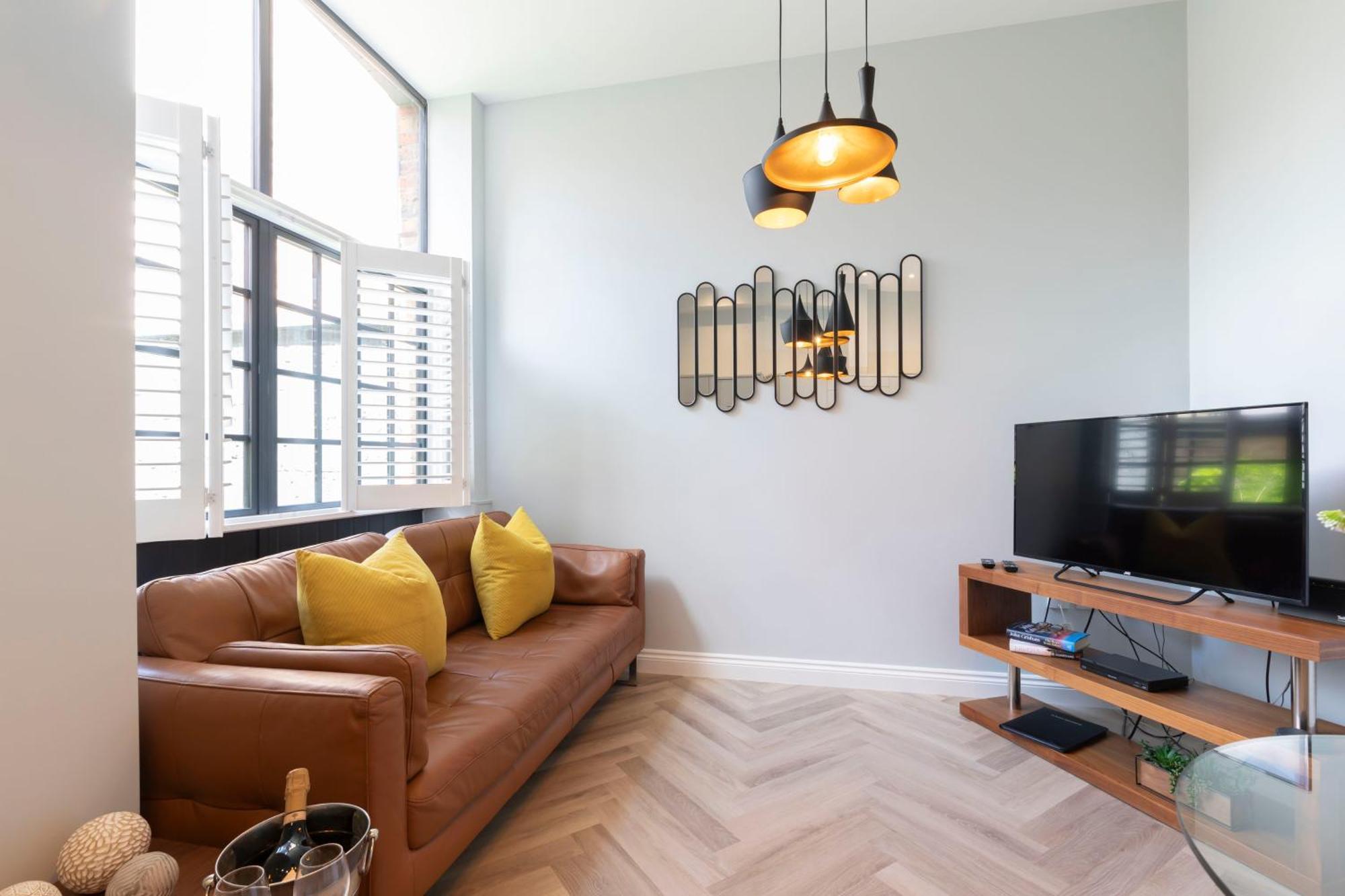 Elliot Oliver - Stylish 2 Bedroom Town Centre Apartment Cheltenham Exterior photo